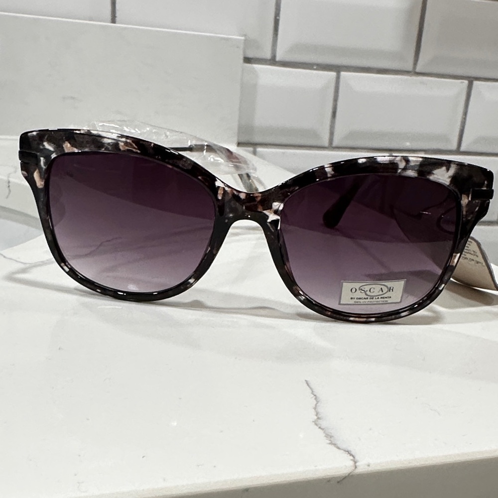 Oscar de la Renta Marble Pattern Sunglasses 100% UV protection.